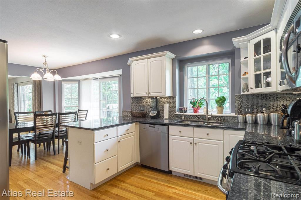 8319 MILL POINTE Court, Goodrich Vlg, MI — Photo 11