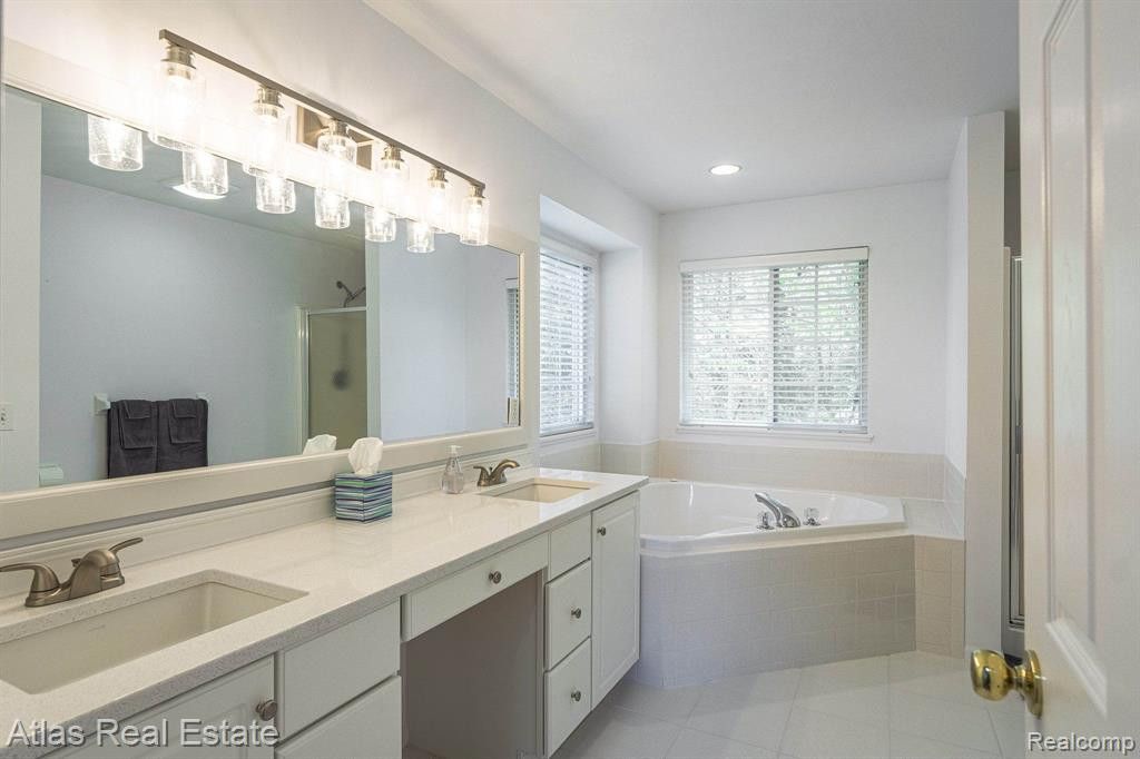 8319 MILL POINTE Court, Goodrich Vlg, MI — Photo 20