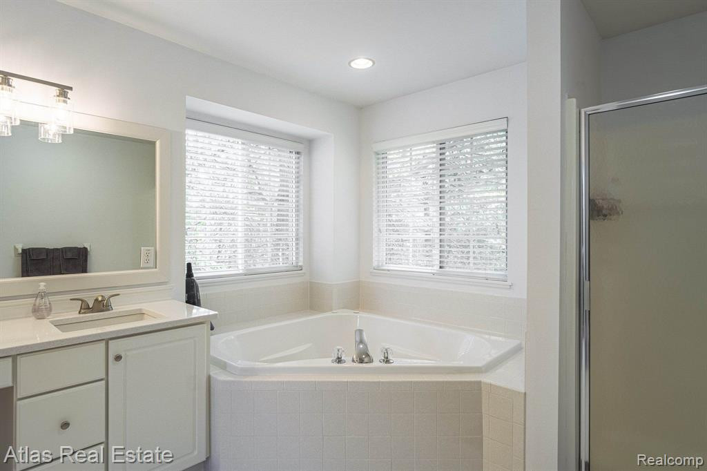8319 MILL POINTE Court, Goodrich Vlg, MI — Photo 21