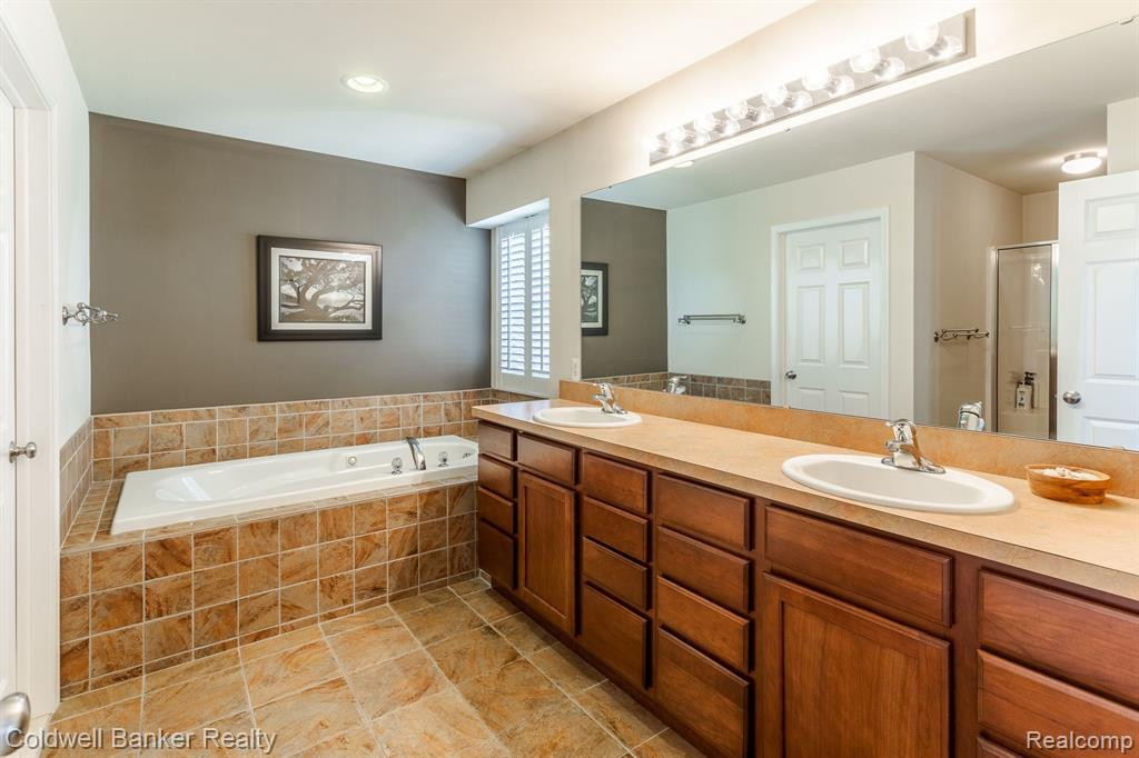 3121 FIELDSTONE Drive, Dexter, MI 48130 — Photo 22
