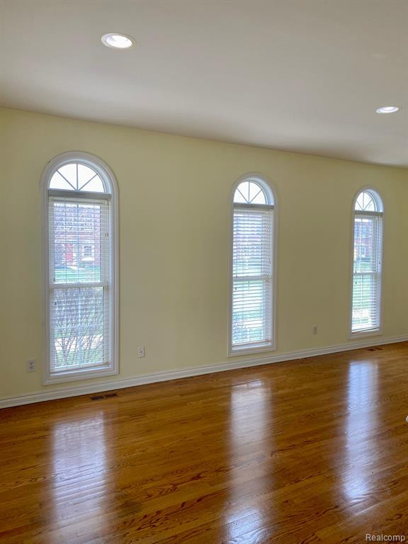 1638 E LAKEVIEW Lane, Canton, MI 48187 — Photo 8