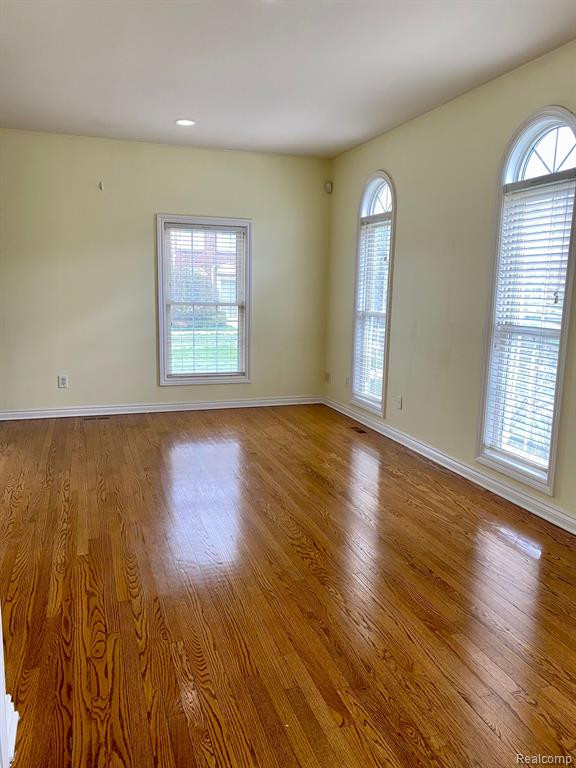 1638 E LAKEVIEW Lane, Canton, MI 48187 — Photo 9