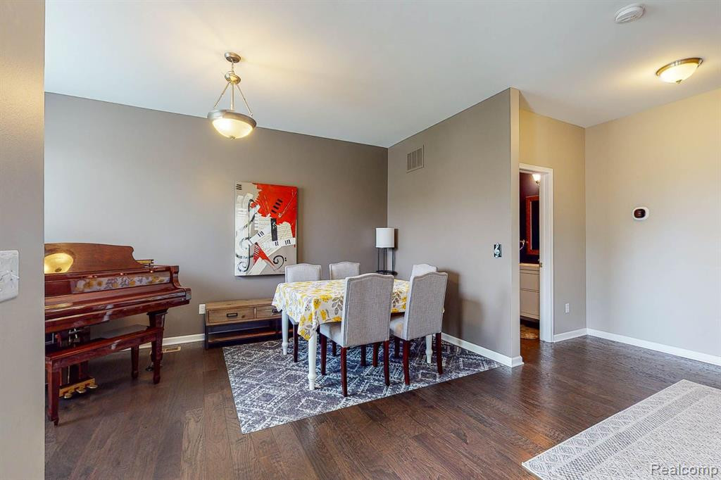 58097 SUNFLOWER Circle S, New Hudson, MI 48165 — Photo 2