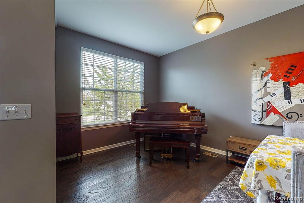 58097 SUNFLOWER Circle S, New Hudson, MI 48165 — Photo 5
