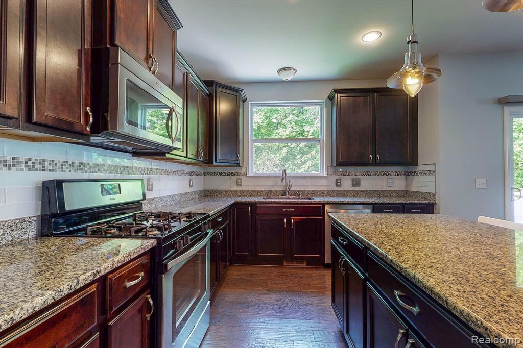 58097 SUNFLOWER Circle S, New Hudson, MI 48165 — Photo 8
