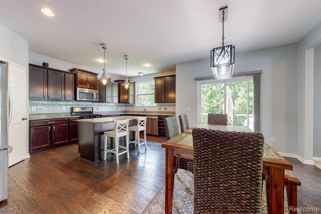 58097 SUNFLOWER Circle S, New Hudson, MI 48165 — Photo 9