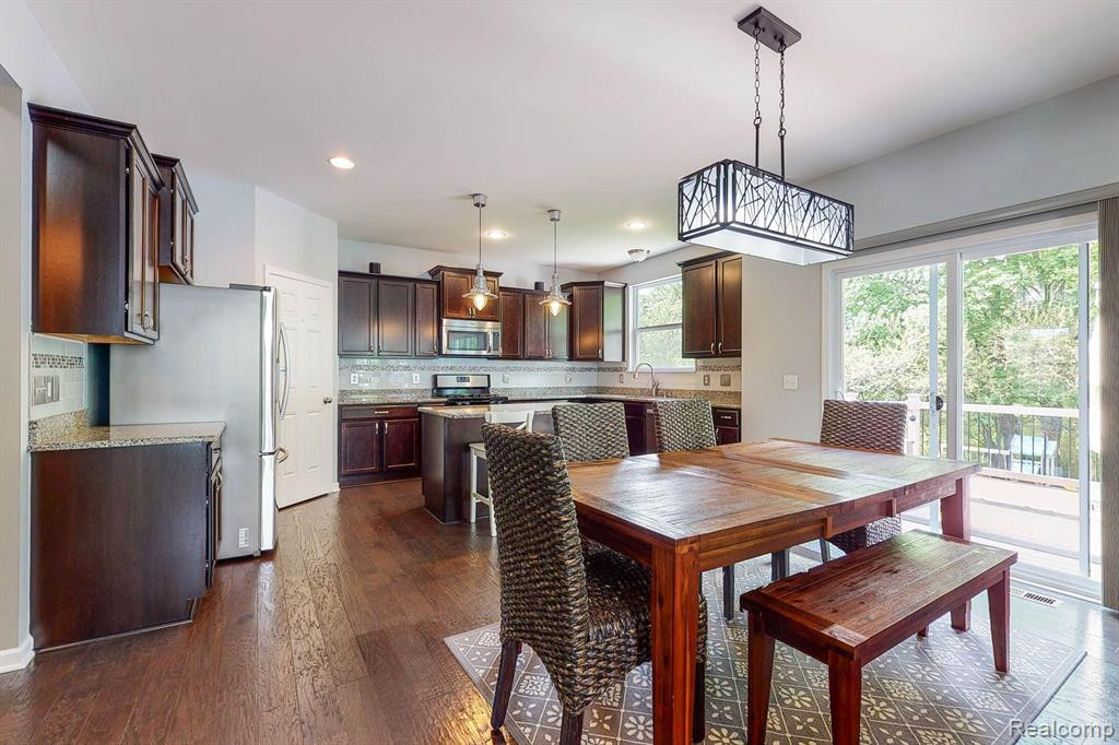 58097 SUNFLOWER Circle S, New Hudson, MI 48165 — Photo 12