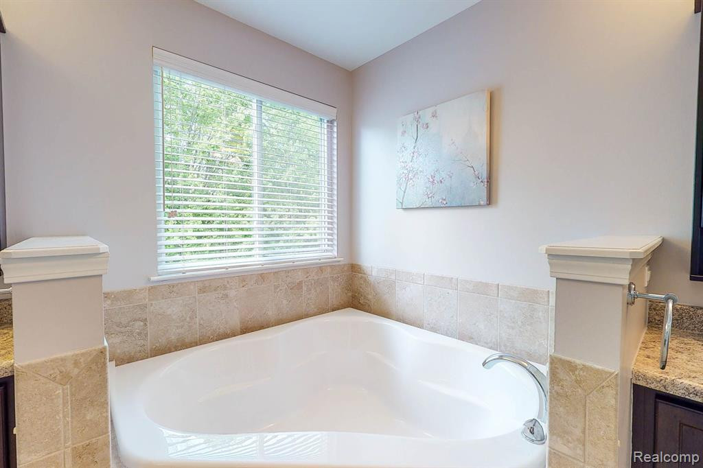 58097 SUNFLOWER Circle S, New Hudson, MI 48165 — Photo 24