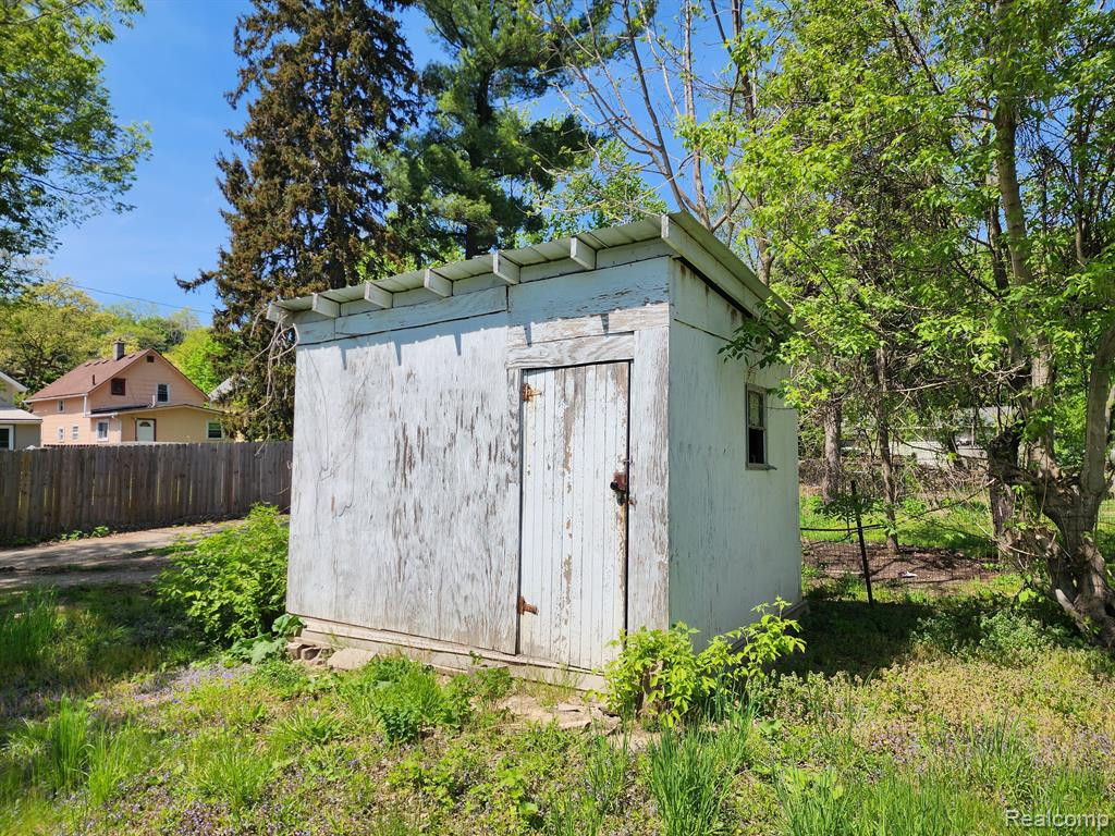 528 S FAIRVIEW Avenue, Lansing, MI 48912 — Photo 3