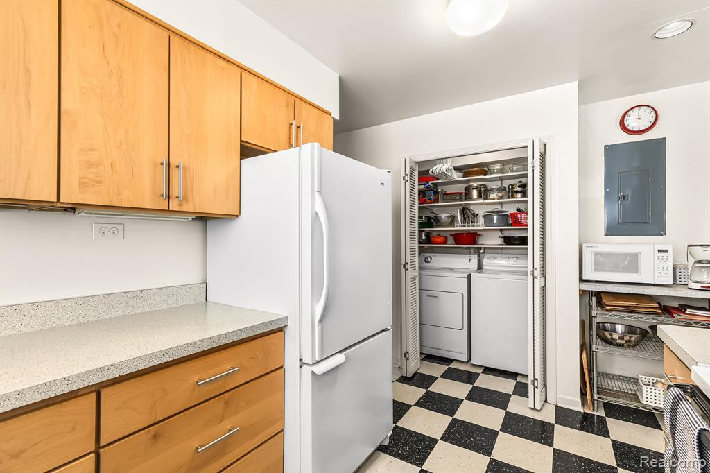 2214 PARKWOOD Avenue, Ann Arbor, MI 48104 — Photo 11