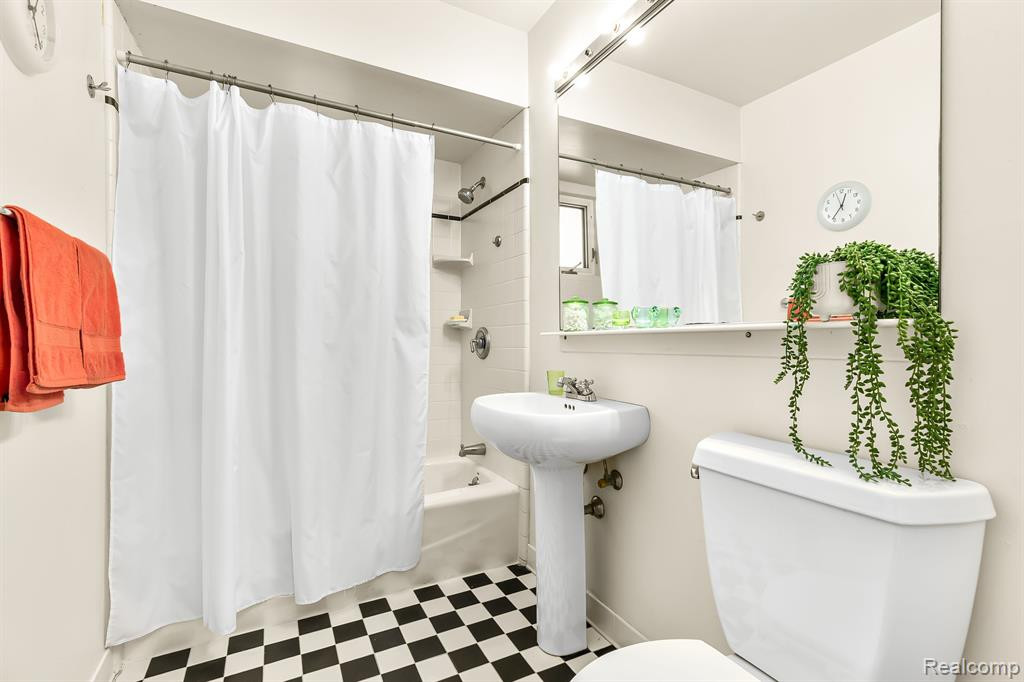 2214 PARKWOOD Avenue, Ann Arbor, MI 48104 — Photo 20