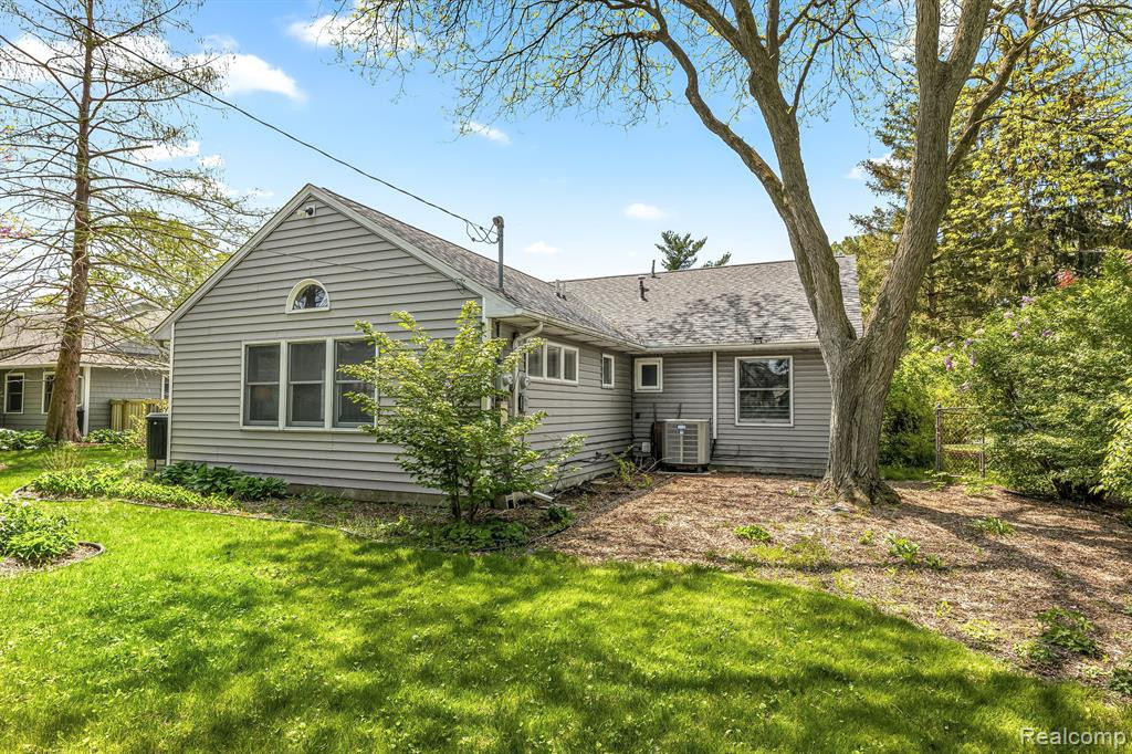 2214 PARKWOOD Avenue, Ann Arbor, MI 48104 — Photo 23