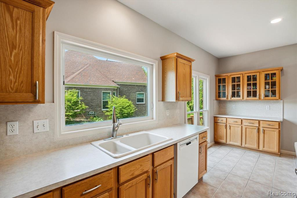 6469 KENNESAW Road, Canton, MI 48187 — Photo 21