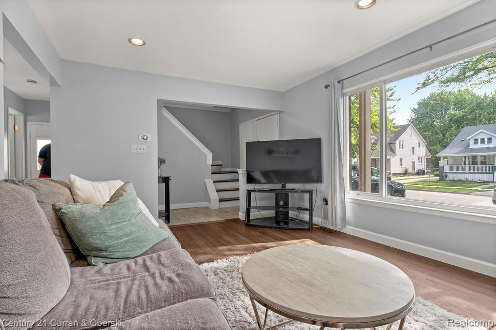 709 N EDISON Avenue, Royal Oak, MI 48067 — Photo 8