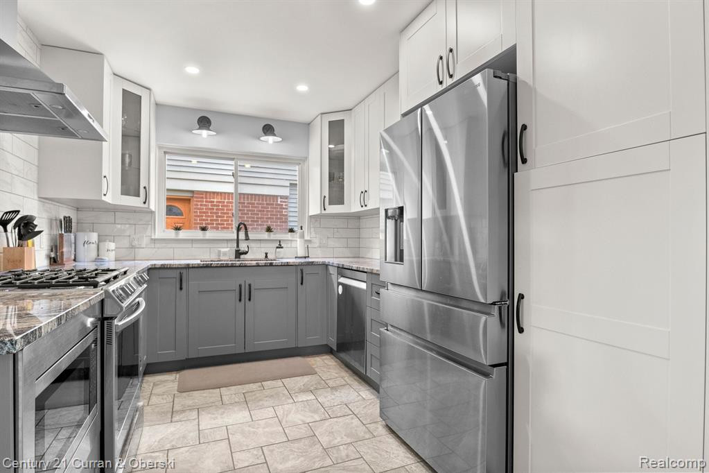 709 N EDISON Avenue, Royal Oak, MI 48067 — Photo 12