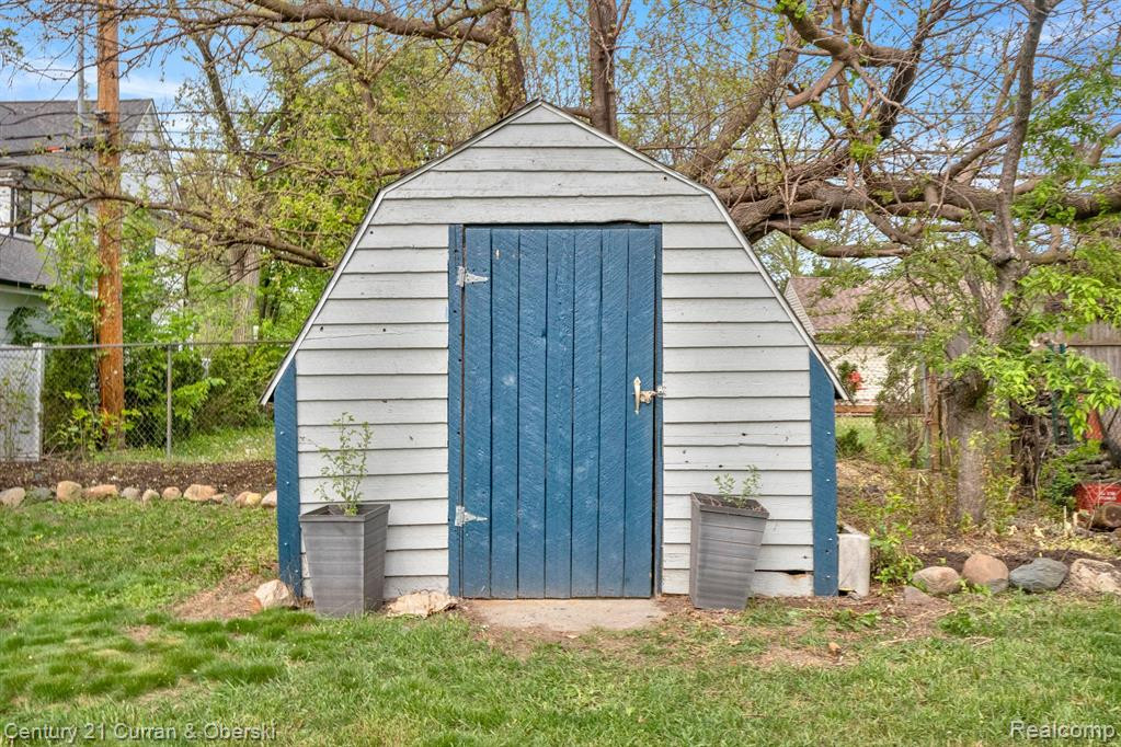 709 N EDISON Avenue, Royal Oak, MI 48067 — Photo 39