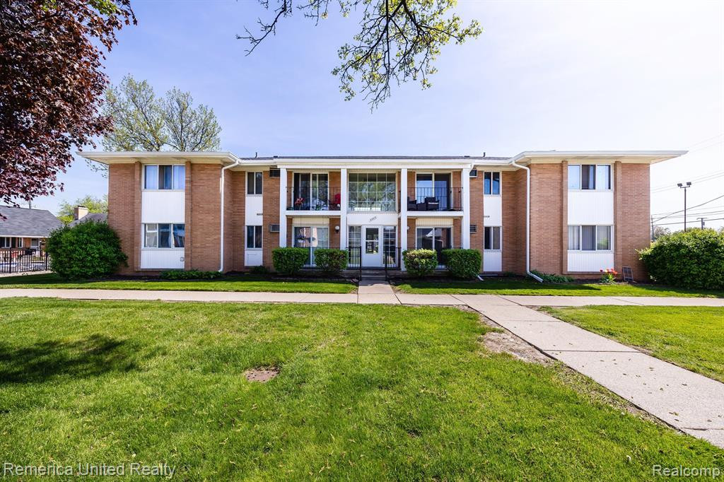 8203 Huntington, 11, Westland, MI — front exterior