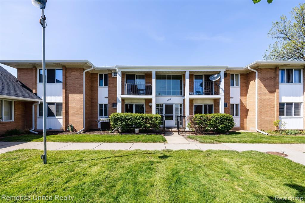 8203 Huntington, 11, Westland, MI — Photo 2