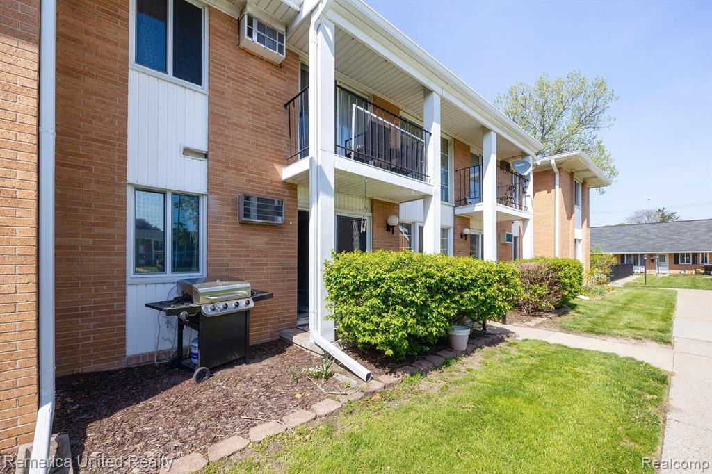 8203 Huntington, 11, Westland, MI — Photo 4
