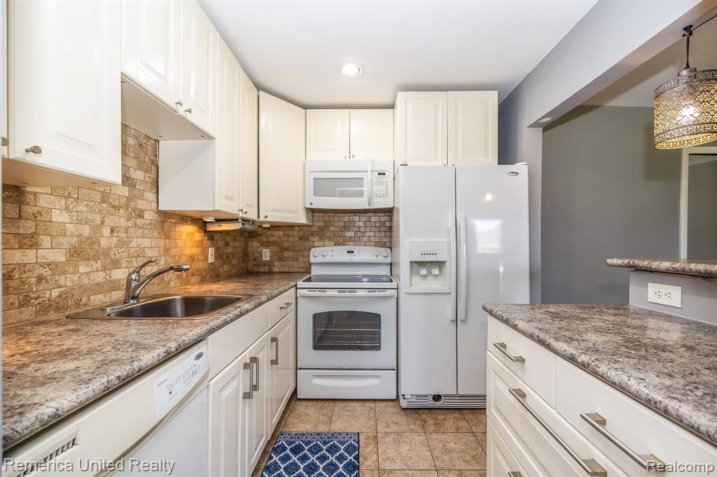 8203 Huntington, 11, Westland, MI — Photo 12