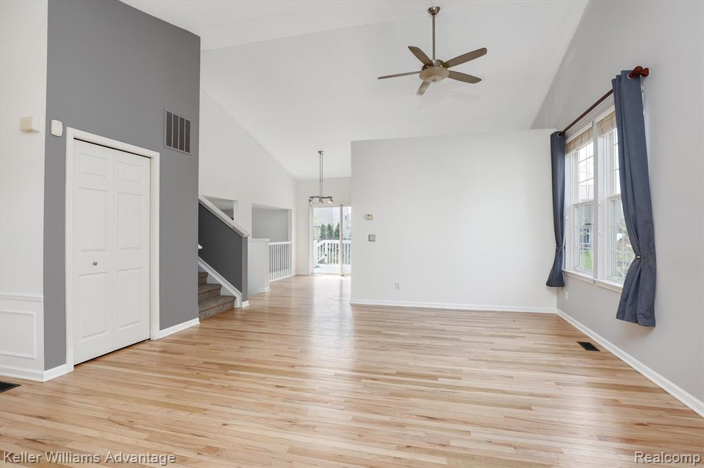 9734 RAVENSHIRE Drive, Ypsilanti, MI 48198 — Photo 4