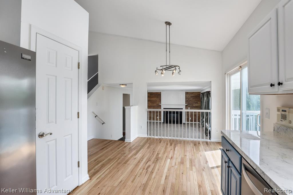 9734 RAVENSHIRE Drive, Ypsilanti, MI 48198 — Photo 9