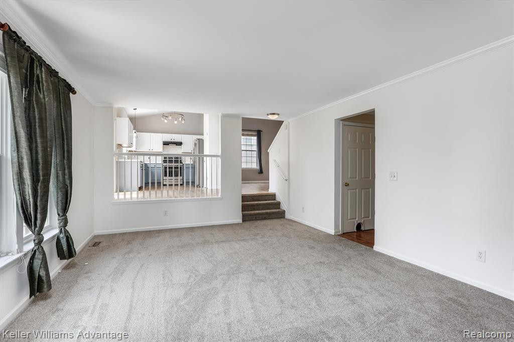 9734 RAVENSHIRE Drive, Ypsilanti, MI 48198 — Photo 12