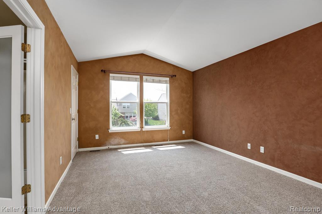 9734 RAVENSHIRE Drive, Ypsilanti, MI 48198 — Photo 15