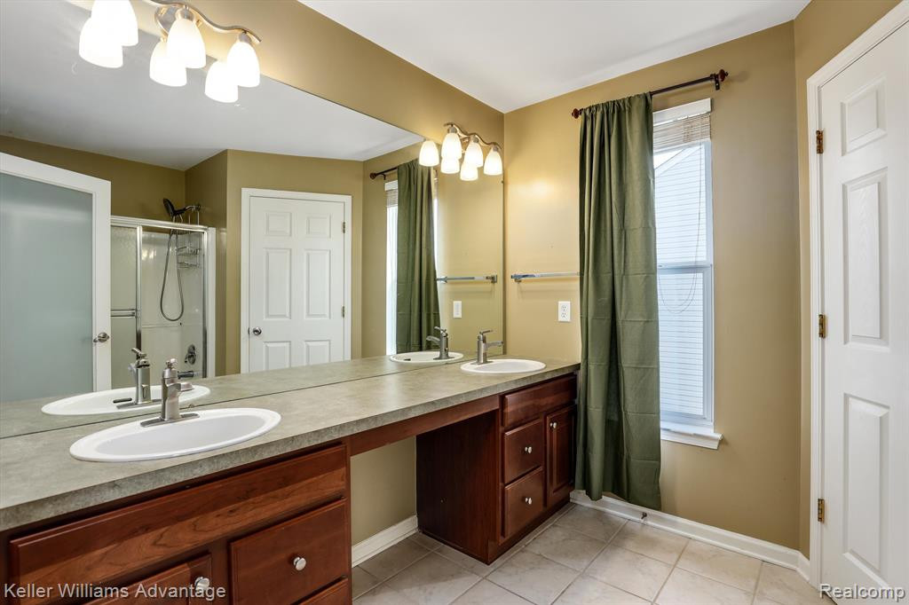9734 RAVENSHIRE Drive, Ypsilanti, MI 48198 — Photo 18