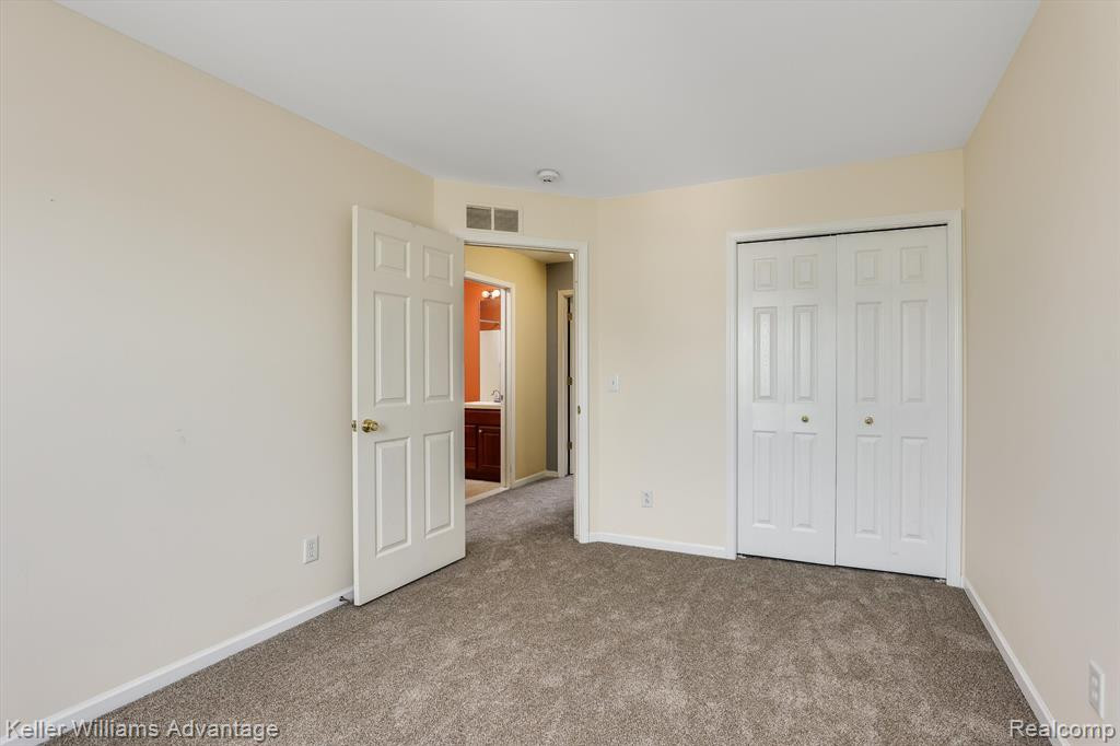 9734 RAVENSHIRE Drive, Ypsilanti, MI 48198 — Photo 20