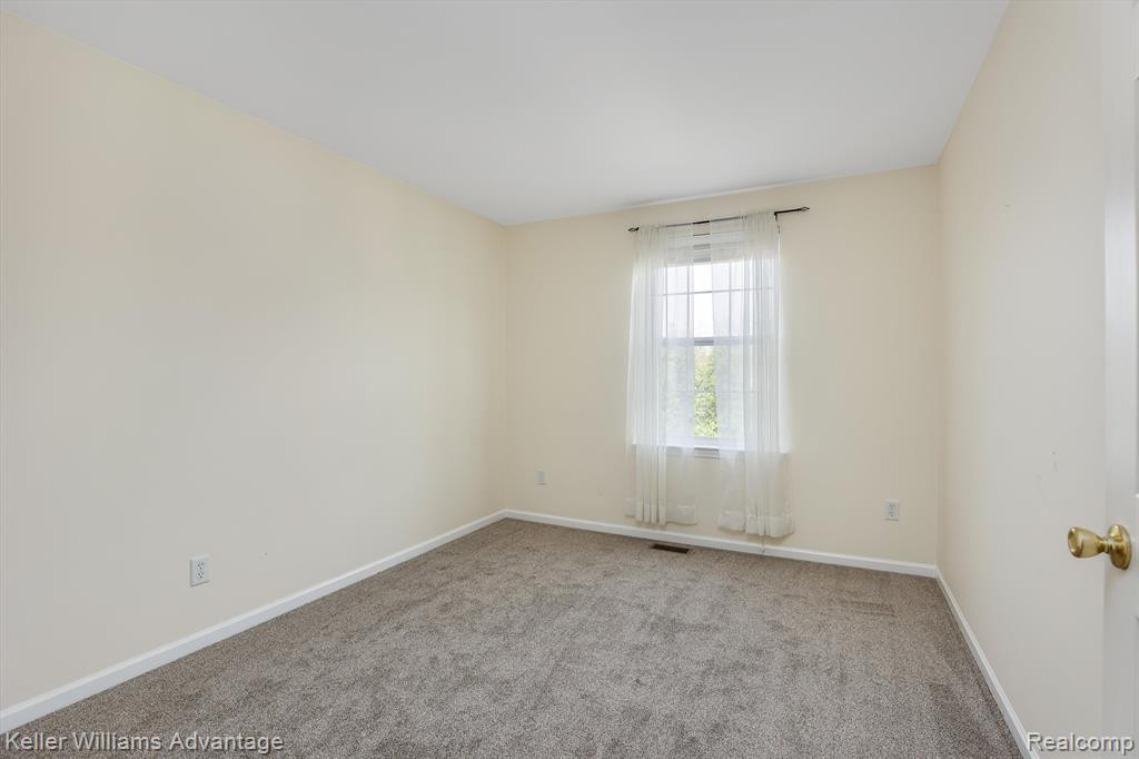 9734 RAVENSHIRE Drive, Ypsilanti, MI 48198 — Photo 21