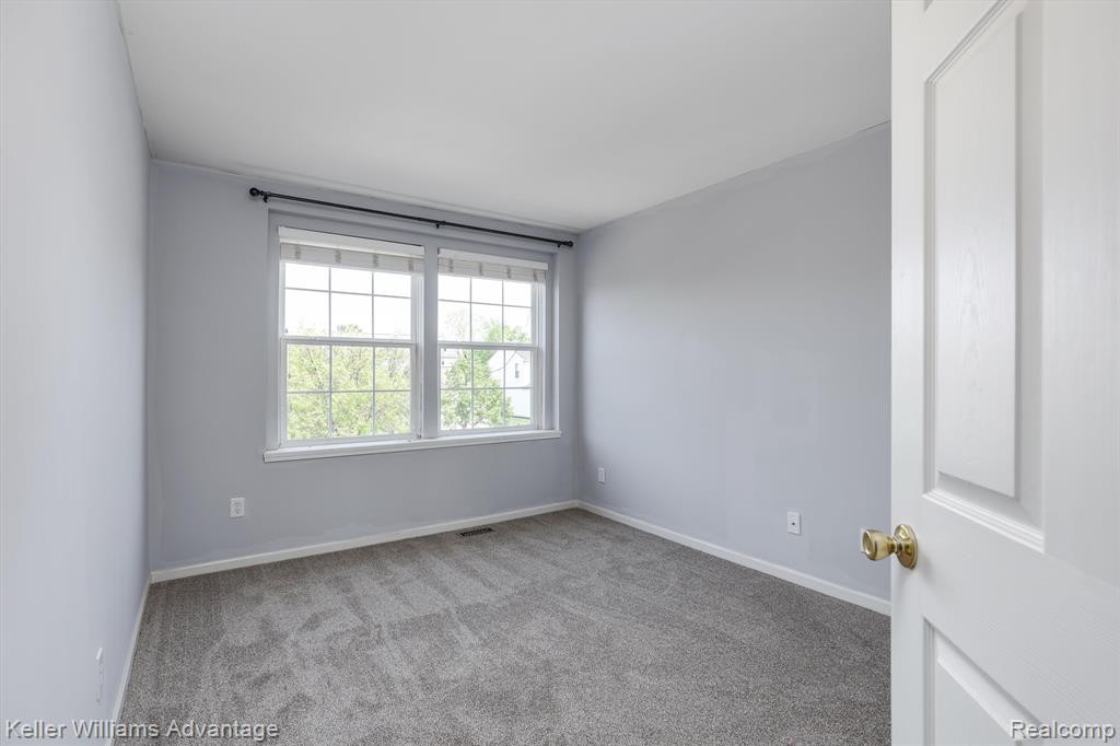 9734 RAVENSHIRE Drive, Ypsilanti, MI 48198 — Photo 22