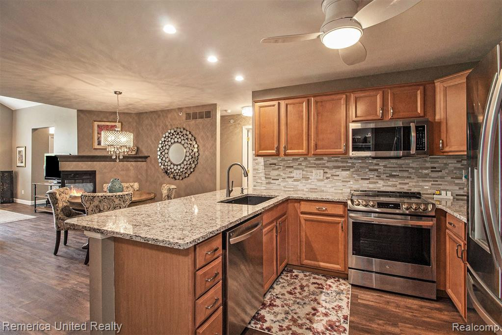 17104 CAITLIN Circle, Walled Lake, MI 48390 — Photo 4