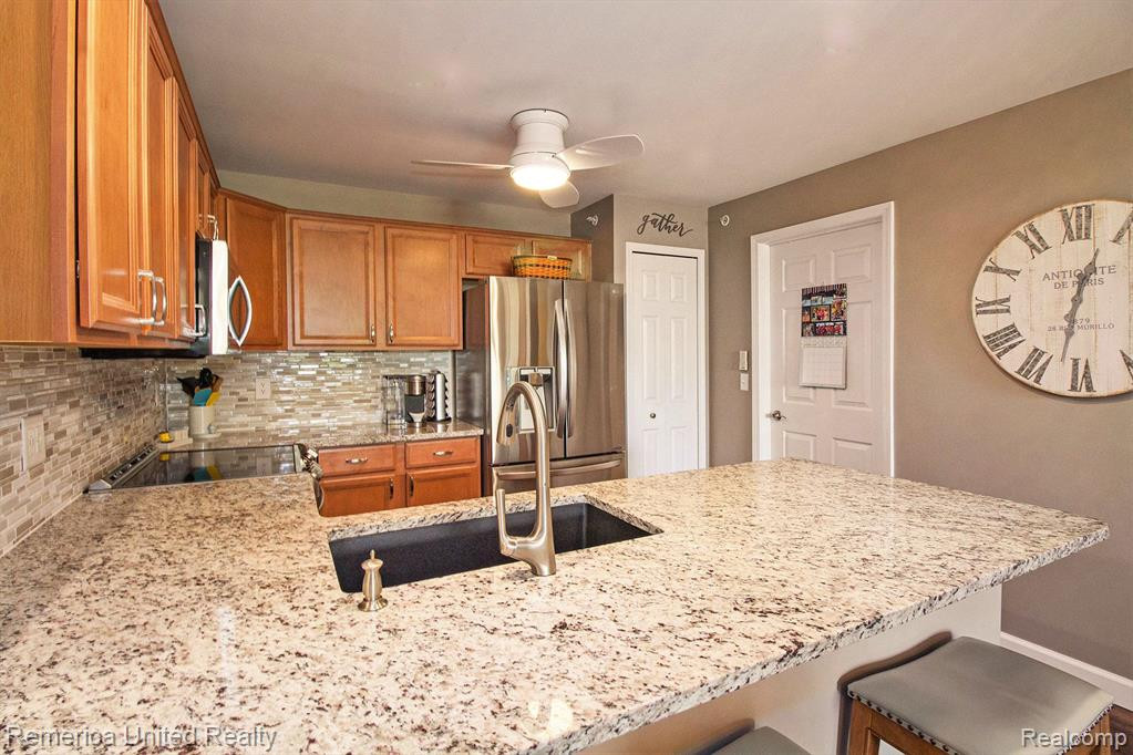 17104 CAITLIN Circle, Walled Lake, MI 48390 — Photo 6