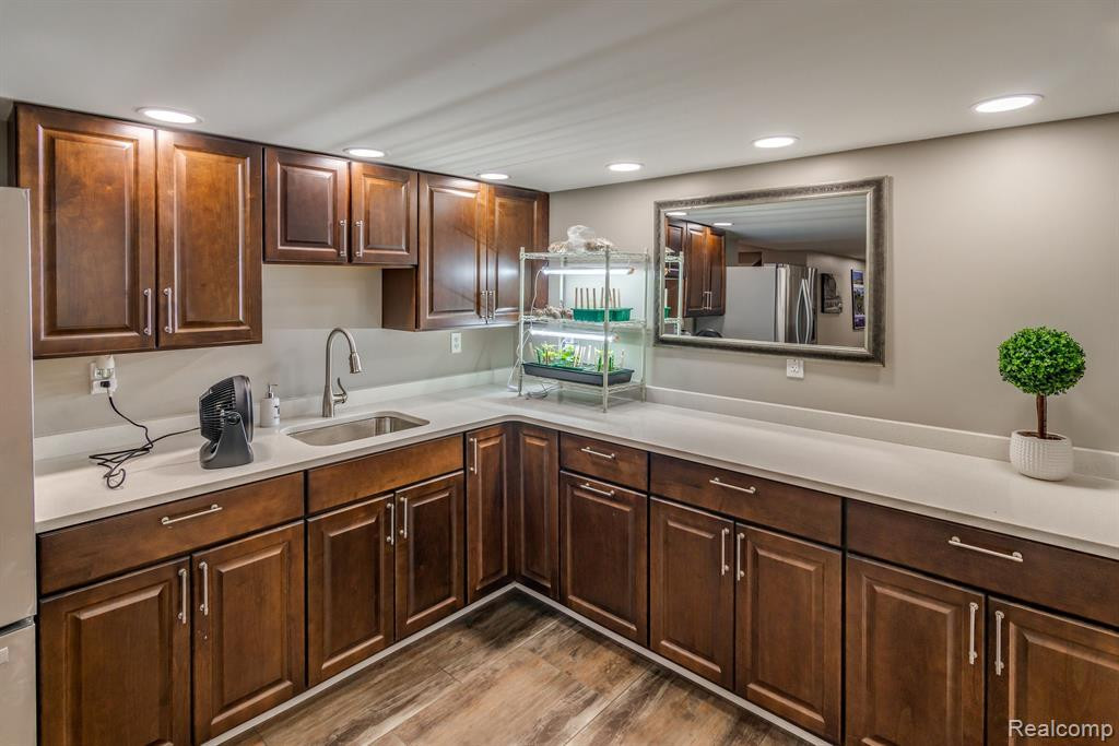 224 CUYAHOGA, South Lyon, MI 48178 — Photo 35