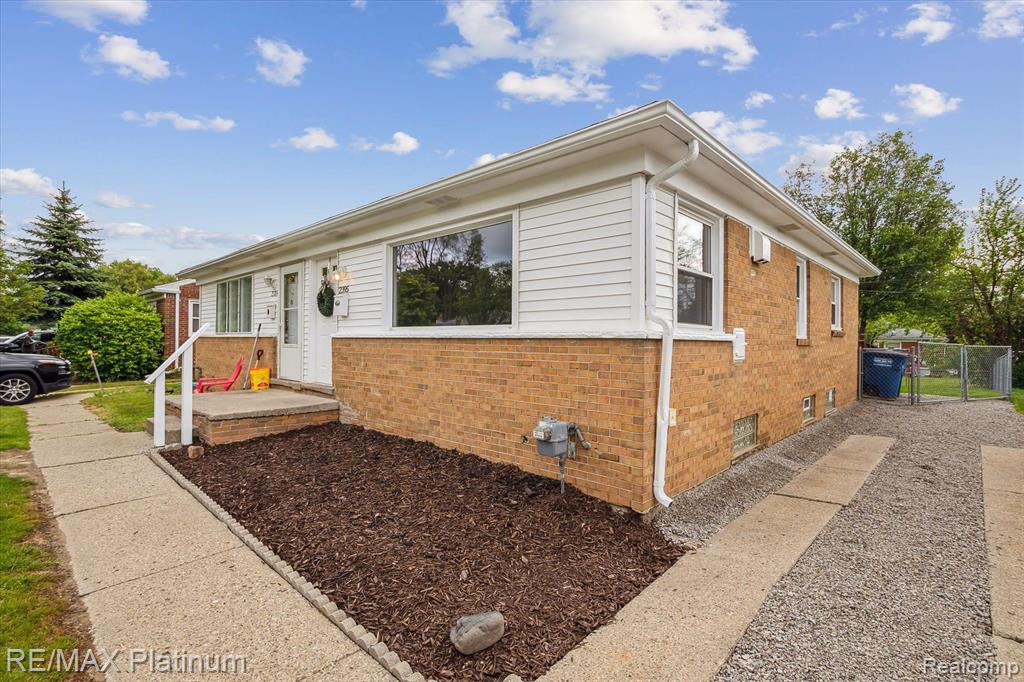 2395 STIEBER Street, Westland, MI 48186 — Photo 3