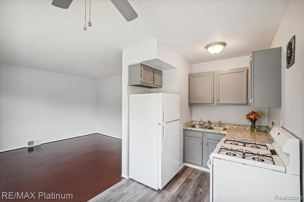 2395 STIEBER Street, Westland, MI 48186 — Photo 11