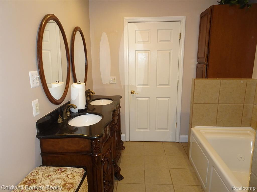 1544 ABERDEEN PL, Bloomfield Hills, MI 48304 — Photo 36