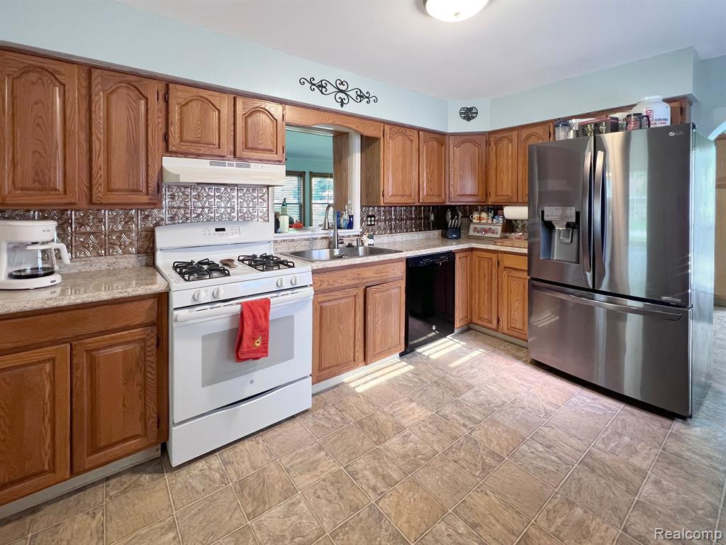 218 E STATE Street, Vernon, MI 48476 — Photo 4