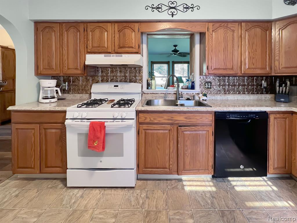 218 E STATE Street, Vernon, MI 48476 — Photo 5