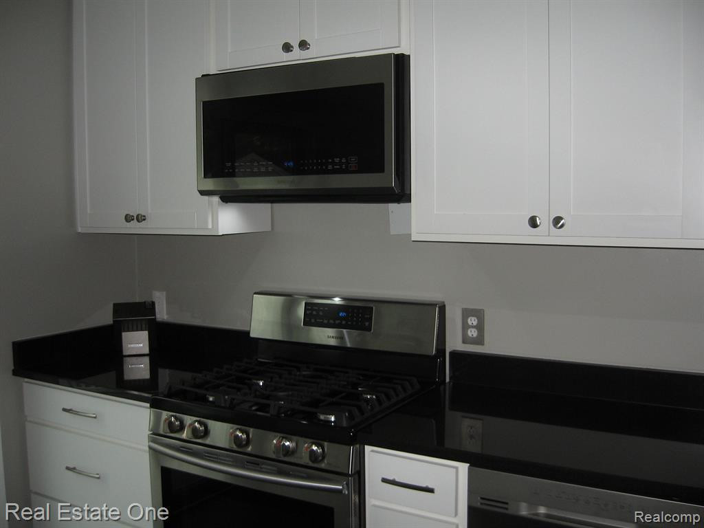 95 W CHURCH Street, Lake Orion, MI 48362 — Photo 5