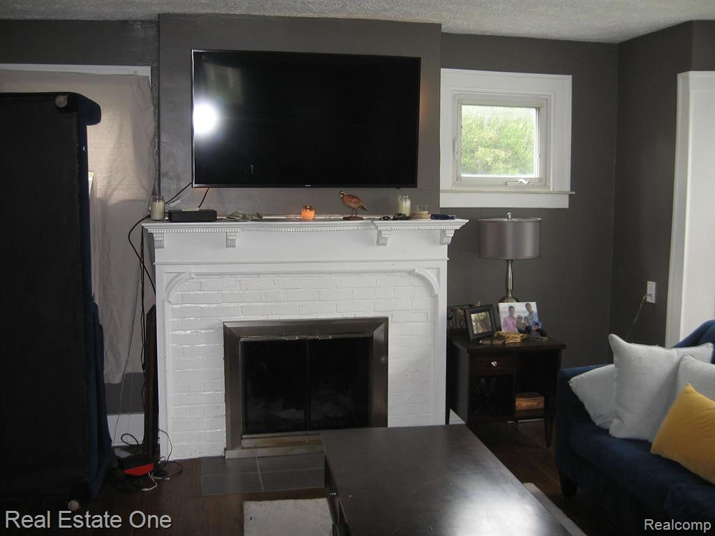 95 W CHURCH Street, Lake Orion, MI 48362 — Photo 6