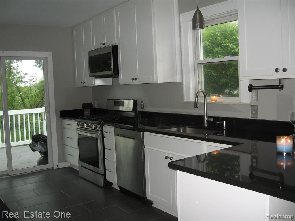 95 W CHURCH Street, Lake Orion, MI 48362 — Photo 7