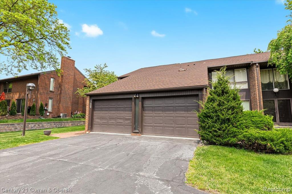3029 LINDENWOOD Drive, Dearborn, MI 48120 — Photo 2