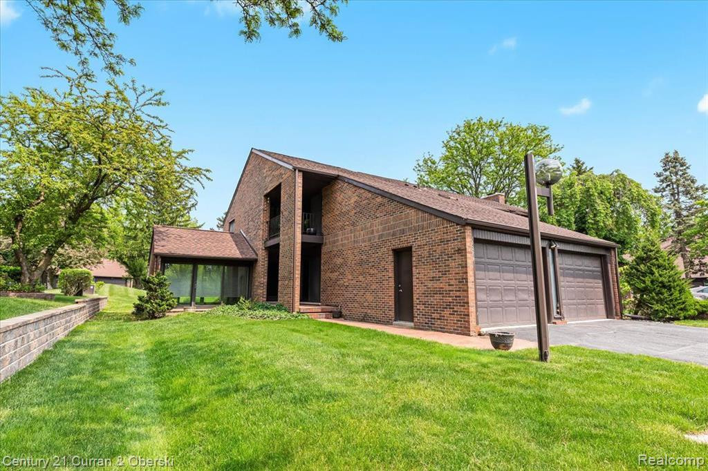 3029 LINDENWOOD Drive, Dearborn, MI 48120 — Photo 3