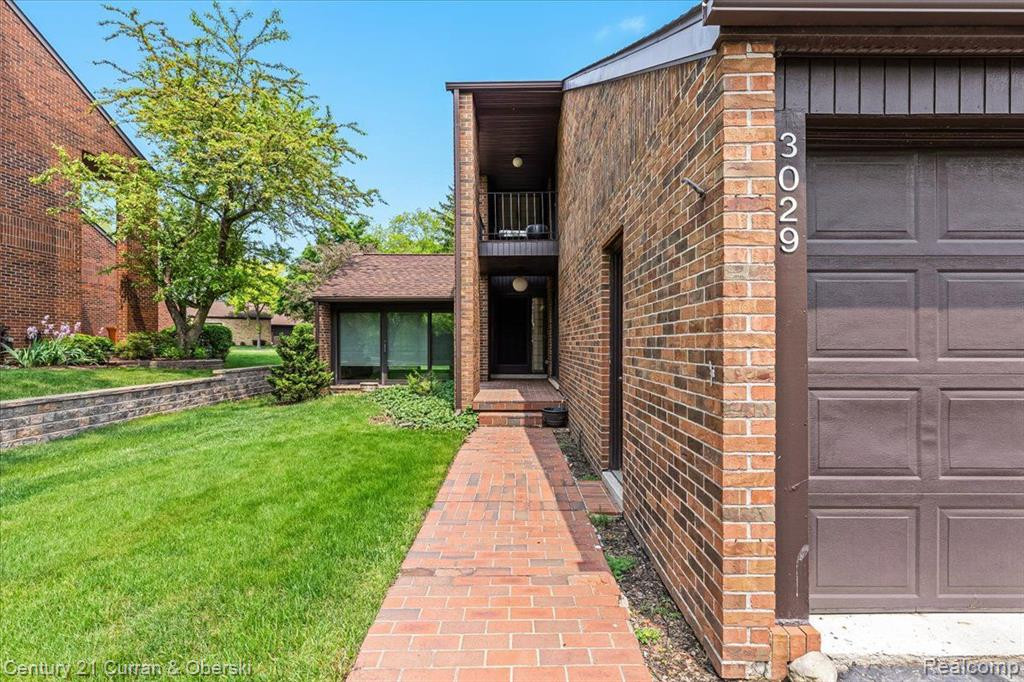 3029 LINDENWOOD Drive, Dearborn, MI 48120 — Photo 4