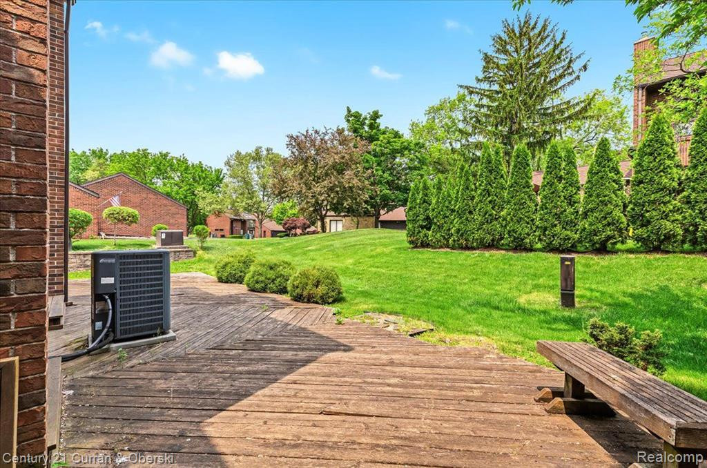 3029 LINDENWOOD Drive, Dearborn, MI 48120 — Photo 9