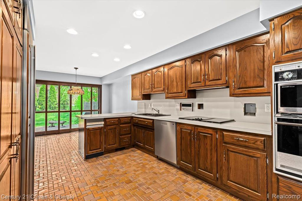 3029 LINDENWOOD Drive, Dearborn, MI 48120 — Photo 18