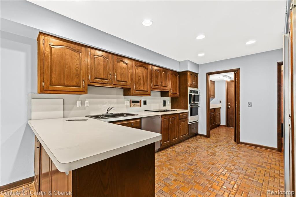 3029 LINDENWOOD Drive, Dearborn, MI 48120 — Photo 19