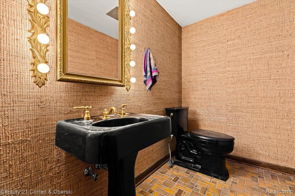 3029 LINDENWOOD Drive, Dearborn, MI 48120 — Photo 23